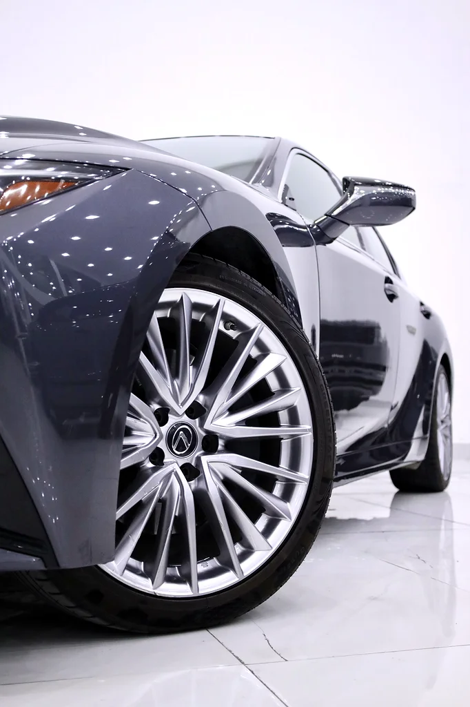 لكزس آي إس 300 - محرك V6 - 311 حصان - دفع كلي للعجلات AWD + شاشة كبيرة + مجهزة بالكامل63227250883971114