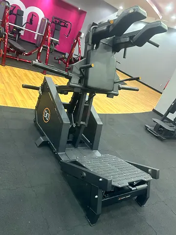 Booty builder V squat - AED 15000