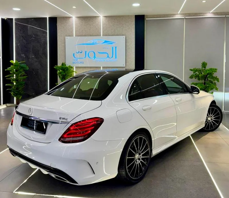 AMG MERCEDES C200 || GCC || TOP OPTIONS || RED INTERIOR || FREE ACCIDENTS || PANORAMIC62931643808385114