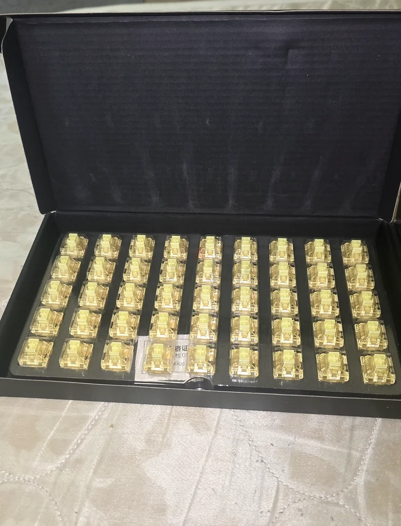 Akko Creamy Yellow Pro switches 20 Set - Perfect for Creative Artists!63173866797313113