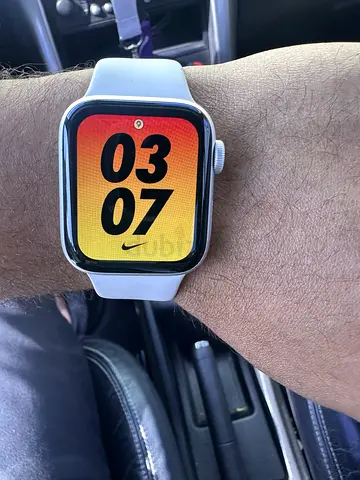 Apple watch series3 38mm silver gps+cellular the watch is new with new battery 100% original