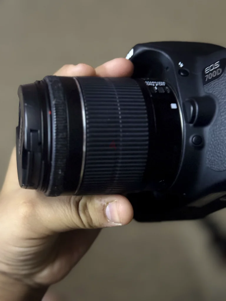 سوني كانون إي أو إس ٧٠٠د63233637613698114