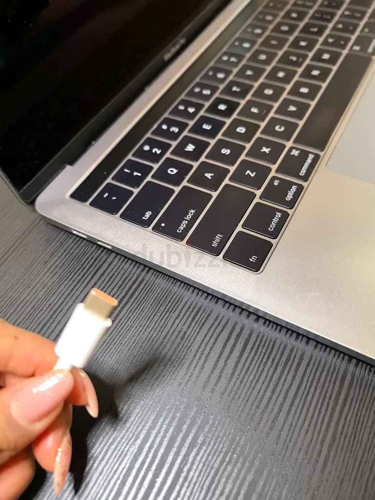 MacBook Pro 13-inch Touch bar 201763254993590914113