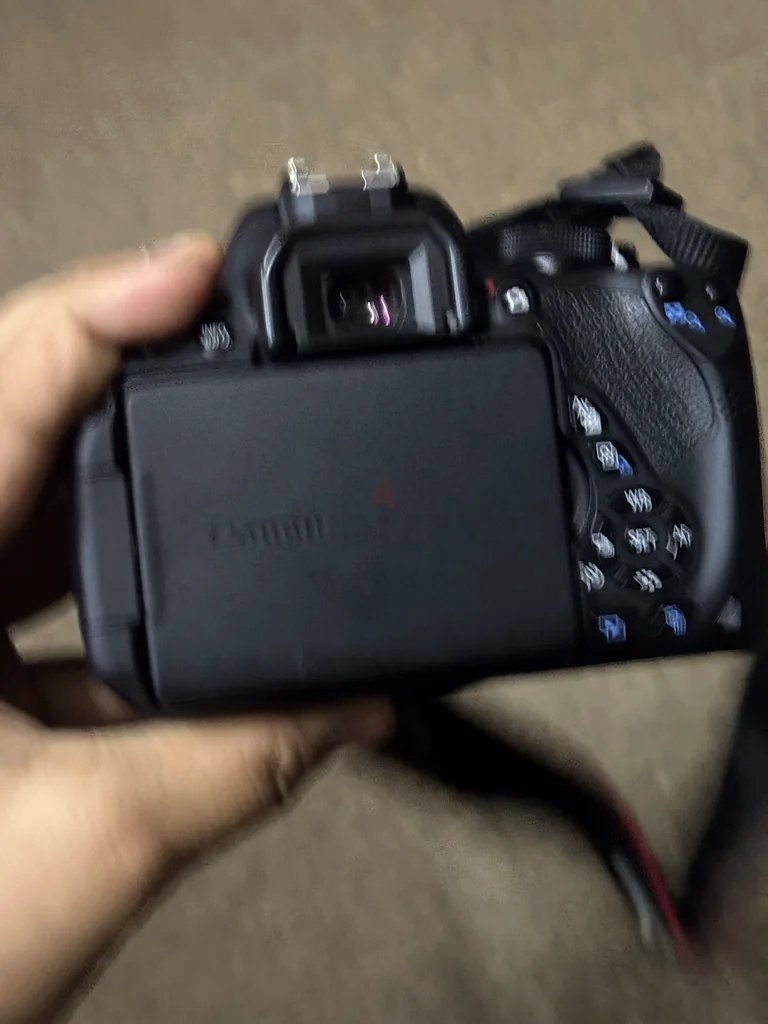 سوني كانون إي أو إس ٧٠٠د63233637613698113