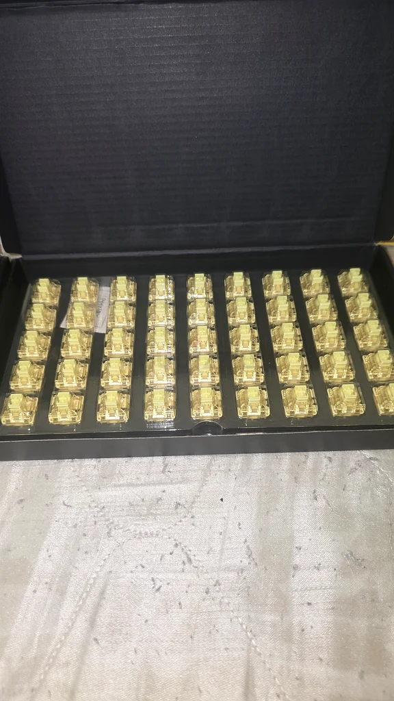 Akko Creamy Yellow Pro switches 20 Set - Perfect for Creative Artists!63173866797313112