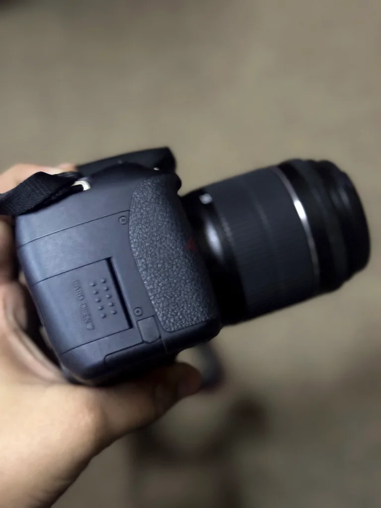 سوني كانون إي أو إس ٧٠٠د63233637613698110