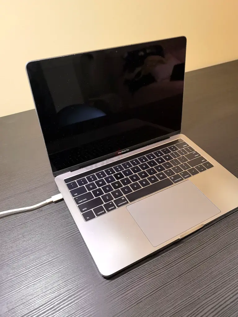 MacBook Pro 13-inch Touch bar 201763254993590914114