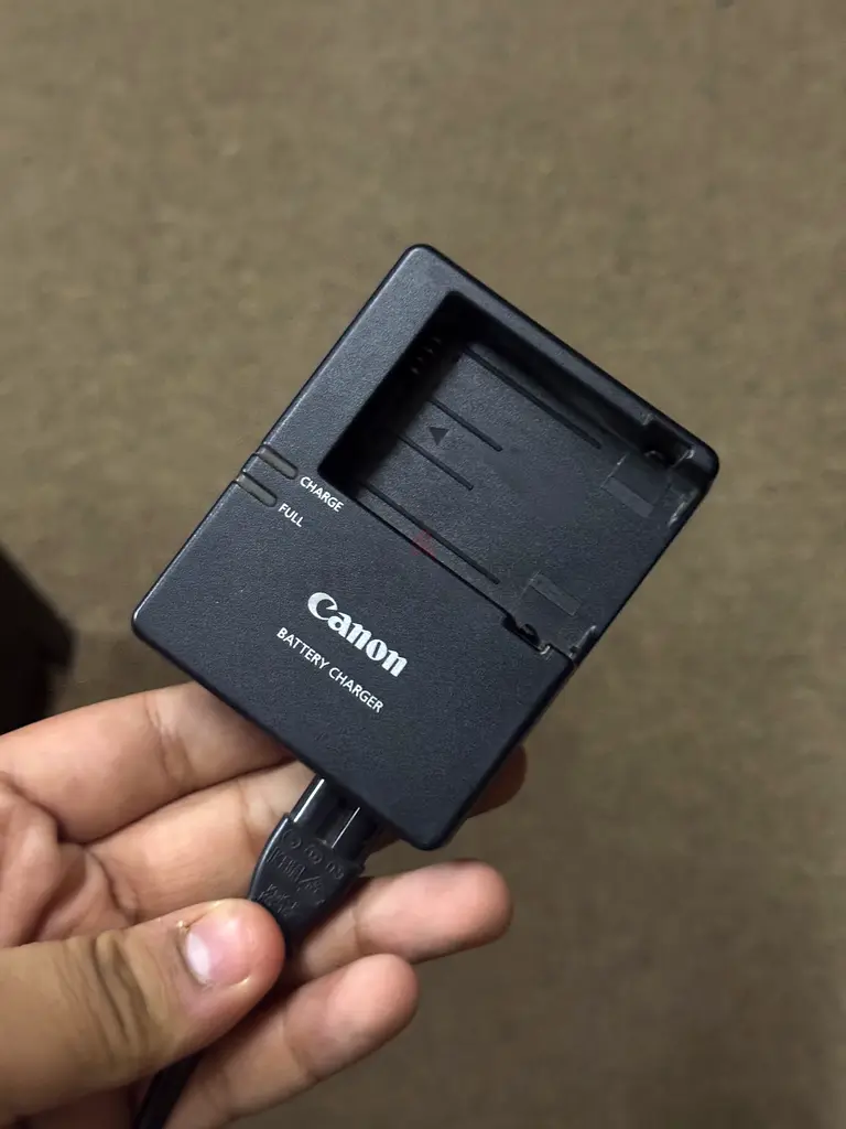 Sony canon eos 700D63233637613698117