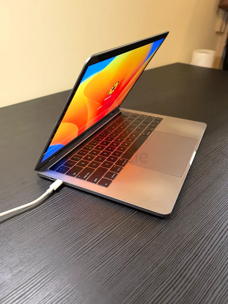 MacBook Pro 13-inch Touch bar 201763254993590914116
