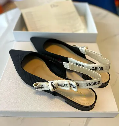 Chic JADIOR Flats - Stun with Style!