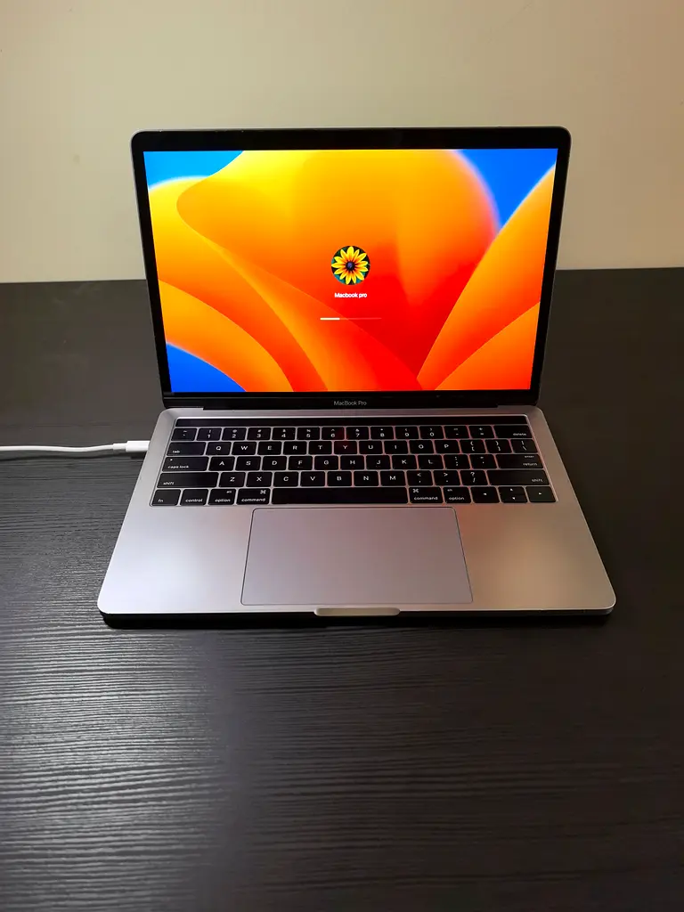 MacBook Pro 13-inch Touch bar 201763254993590914115
