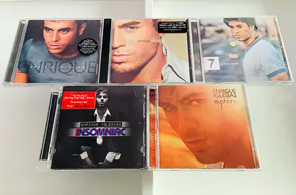 5 Enrique Iglesias Music CD’s