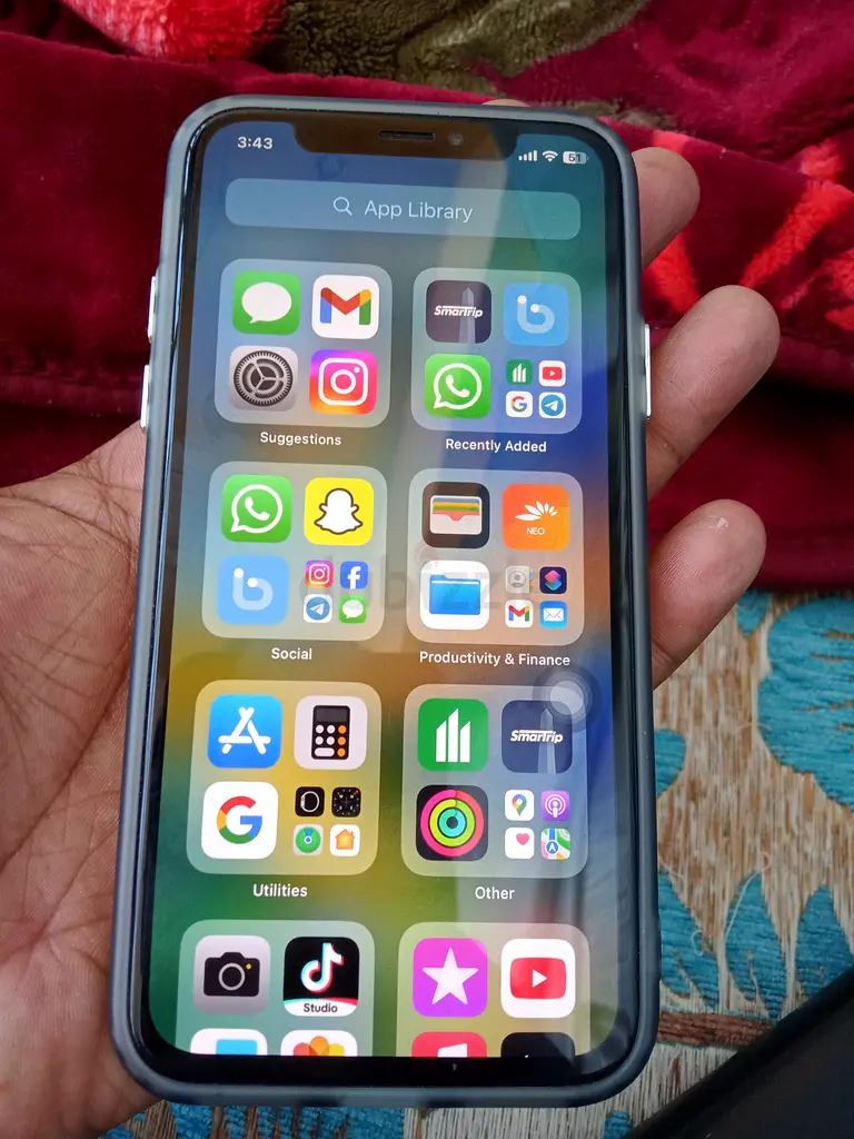 آيفون X بسعة 64 جيجابايت