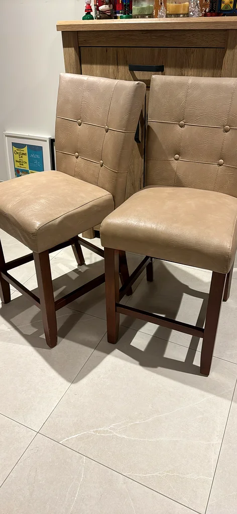 Stylish Dining Table with Modern Chairs - original price 4,500 AED - reduced to sell quick62864707856131111