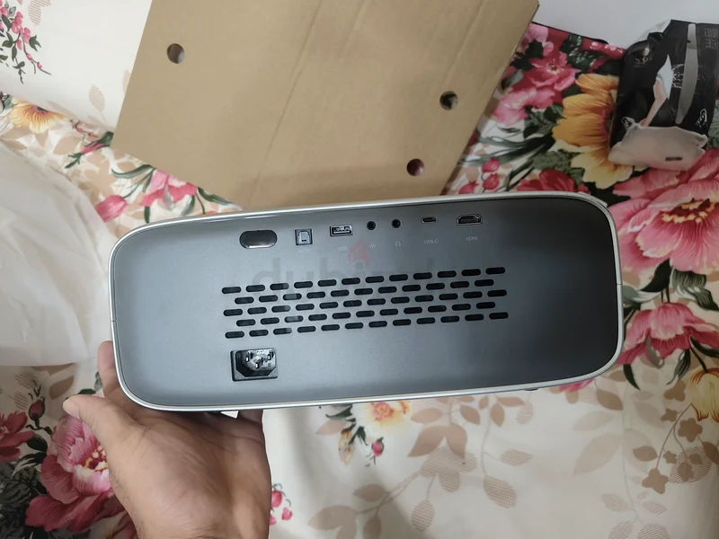High-Quality LED Projector for Home Entertainment63164786707458113