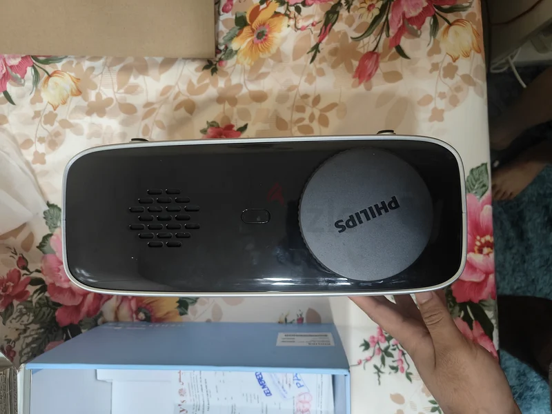 High-Quality LED Projector for Home Entertainment63164786707458112