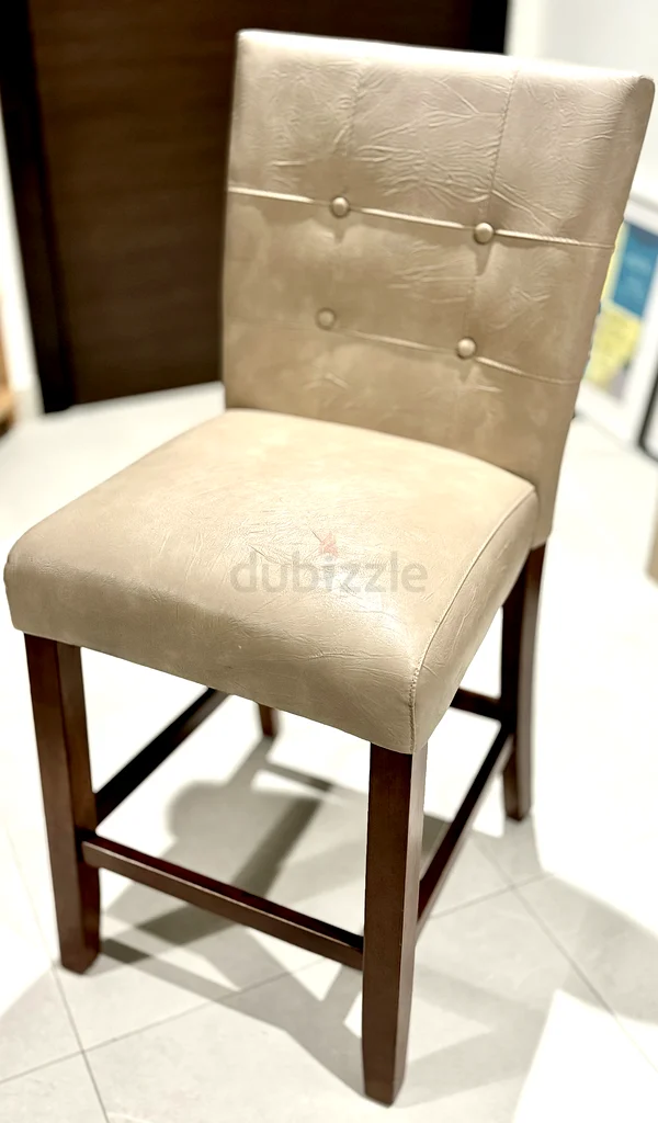 Stylish Dining Table with Modern Chairs - original price 4,500 AED - reduced to sell quick62864707856131112