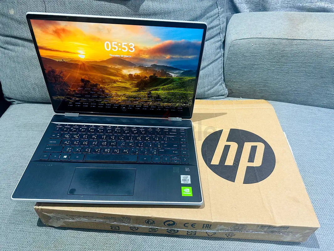 جهاز حاسوب محمول من HP من طراز Pavilion x360 قابل للتحويل، مع معالج Intel Core 7