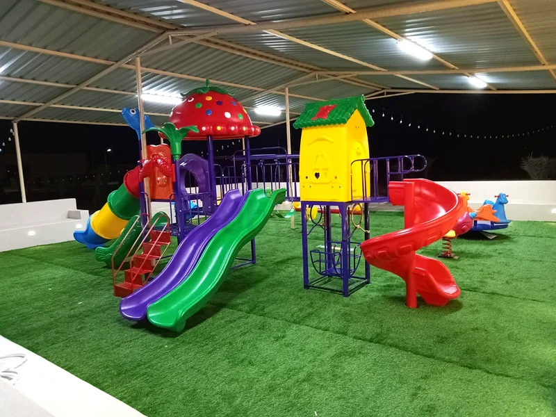Big Outdoor Play set with 5 Slides - 4 Swing -  Top Cap and Top House 780X 600X300CM63226788464897111