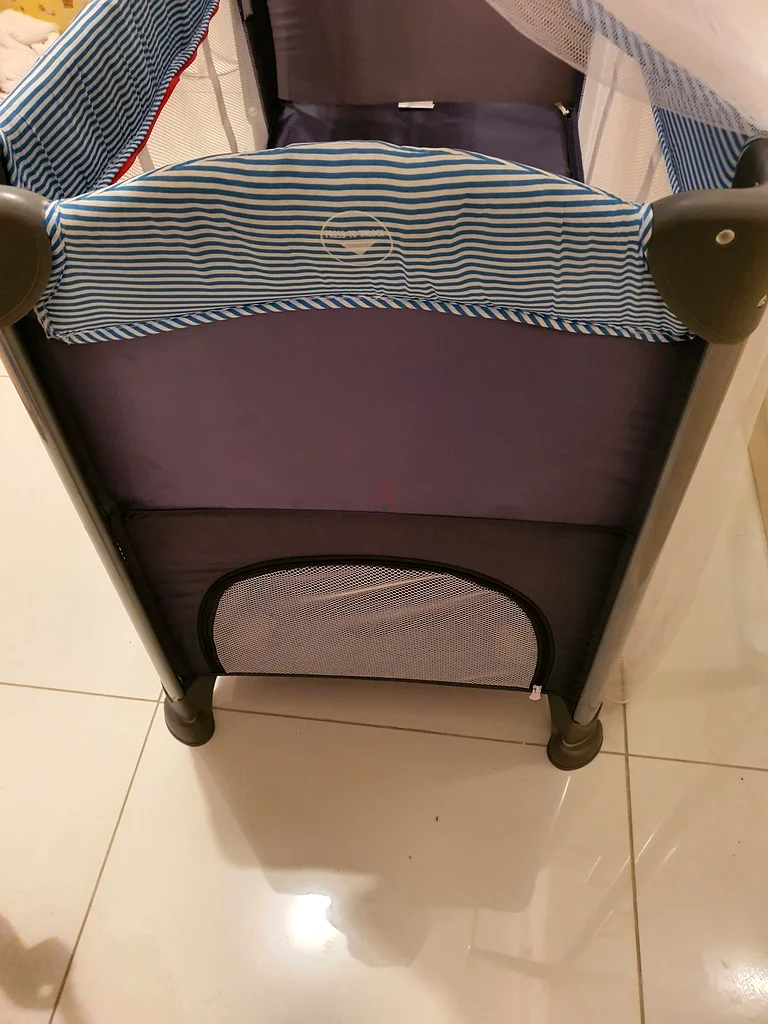 الأطفال الصغار بجانبي يشكون63207399571201113