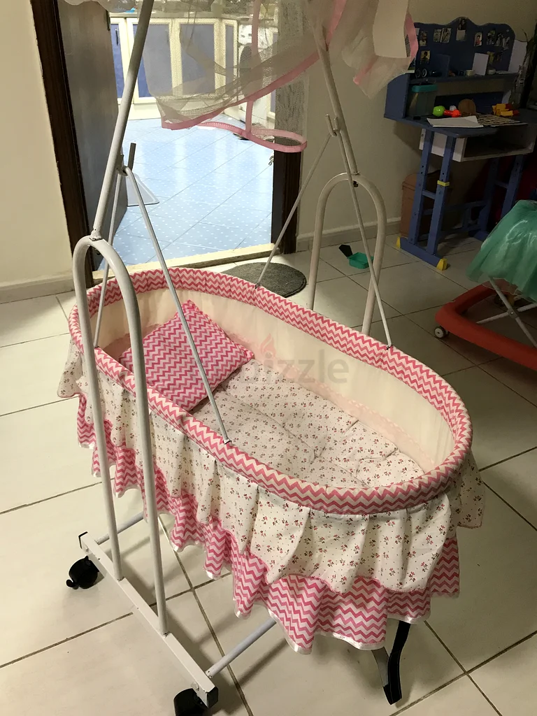 Charming Baby Bassinet with Stylish Bedding63204268285953113