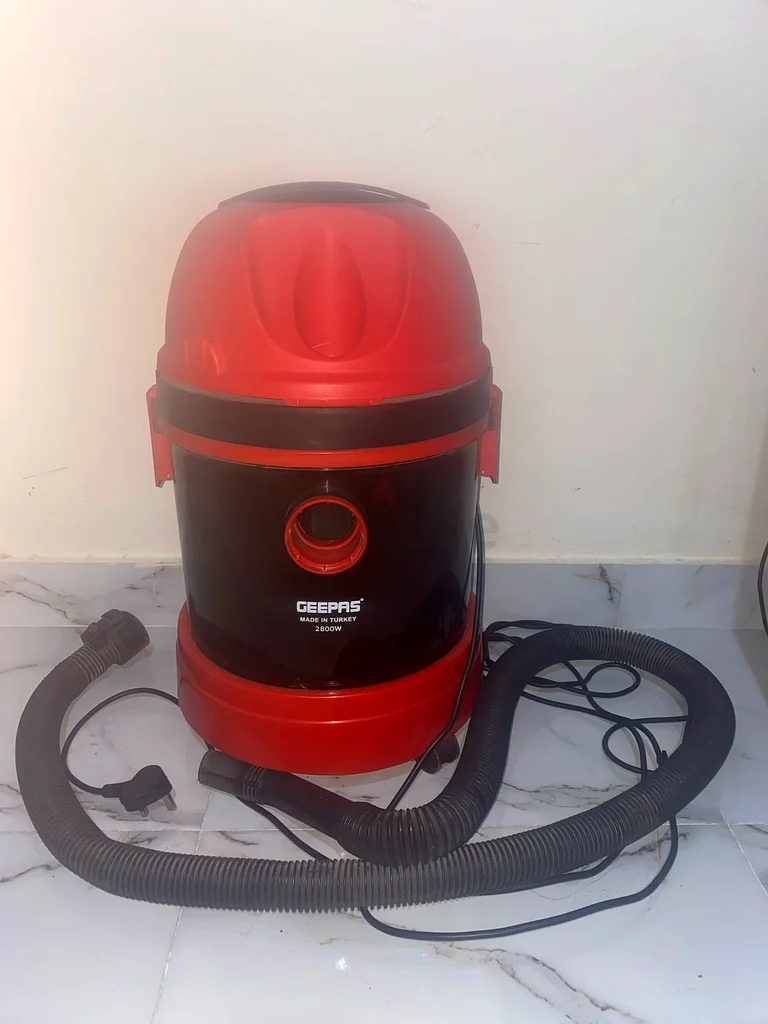 Geepas 2800W Dry  Wet Vacuum Cleaner for Daily Use – 20L Dust Bag Capacity and Powerful Motor63253972325122112
