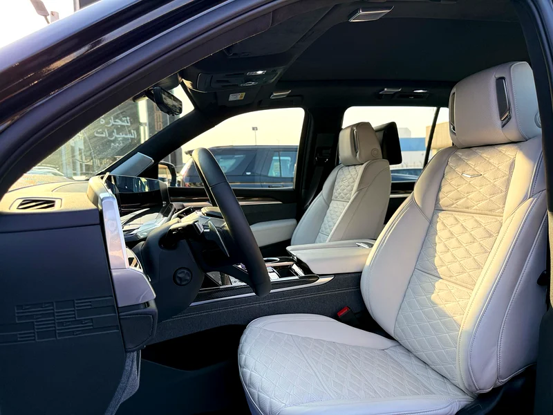 CADILLAC ESCALADE V - MODEL 2025 - GCC SPECS - BRAND NEW - UNDER WARRANTY +SERVICE63174774940163114