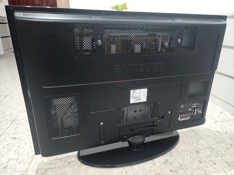 Samsung TV 40 inches63165715374211111