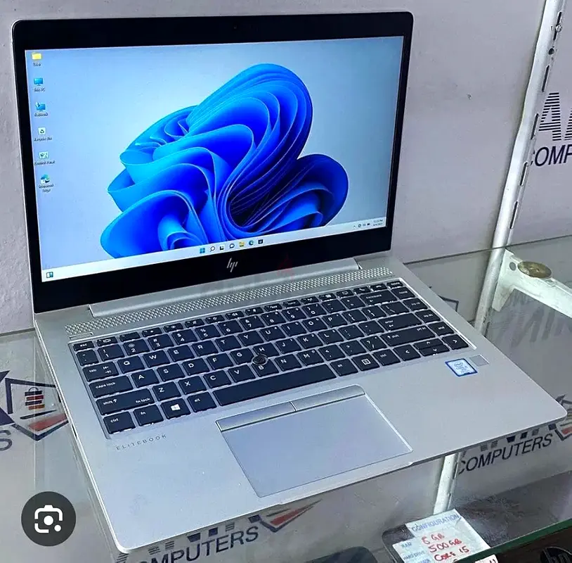 HP Elitebook - Your Perfect Companion for Work and Play!