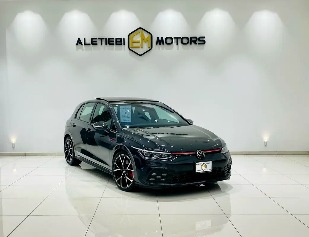 Volkswagen Golf 2024 — photo 1 of 17