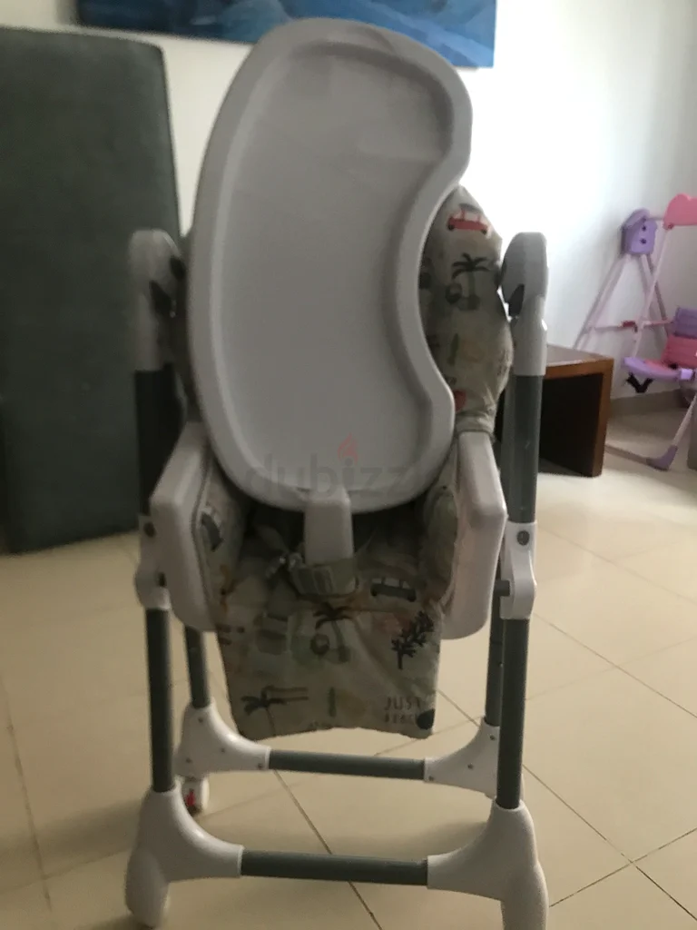 كرسي مرتفع أنيق ومريح لطفلك!63203707969667110