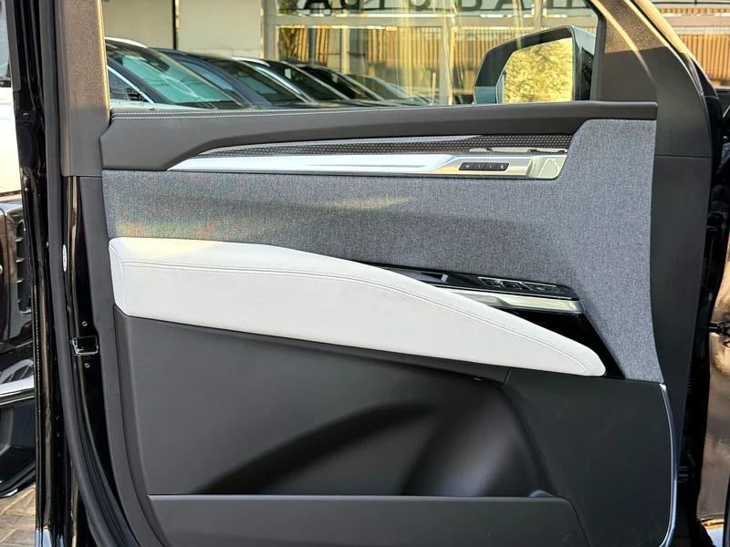 CADILLAC ESCALADE V - MODEL 2025 - GCC SPECS - BRAND NEW - UNDER WARRANTY +SERVICE63174774940163113