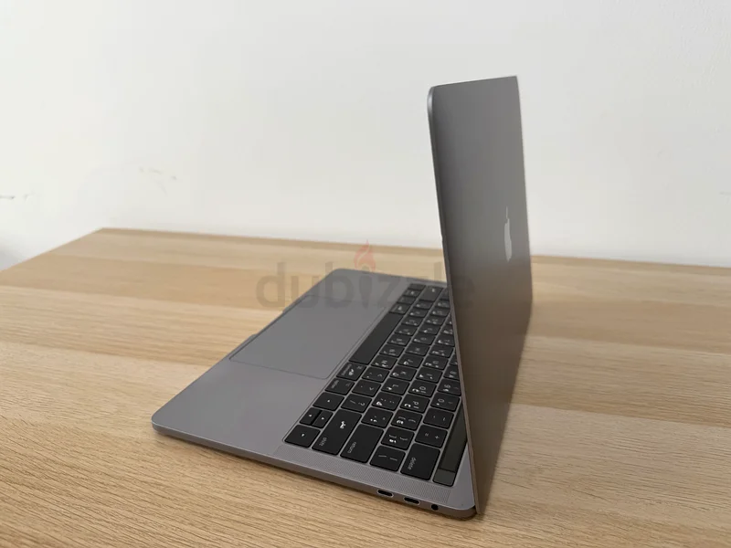 MacBook Pro 2017 – 13” | i7 3.5GHz | 16GB RAM | 1TB SSD63167579762819114