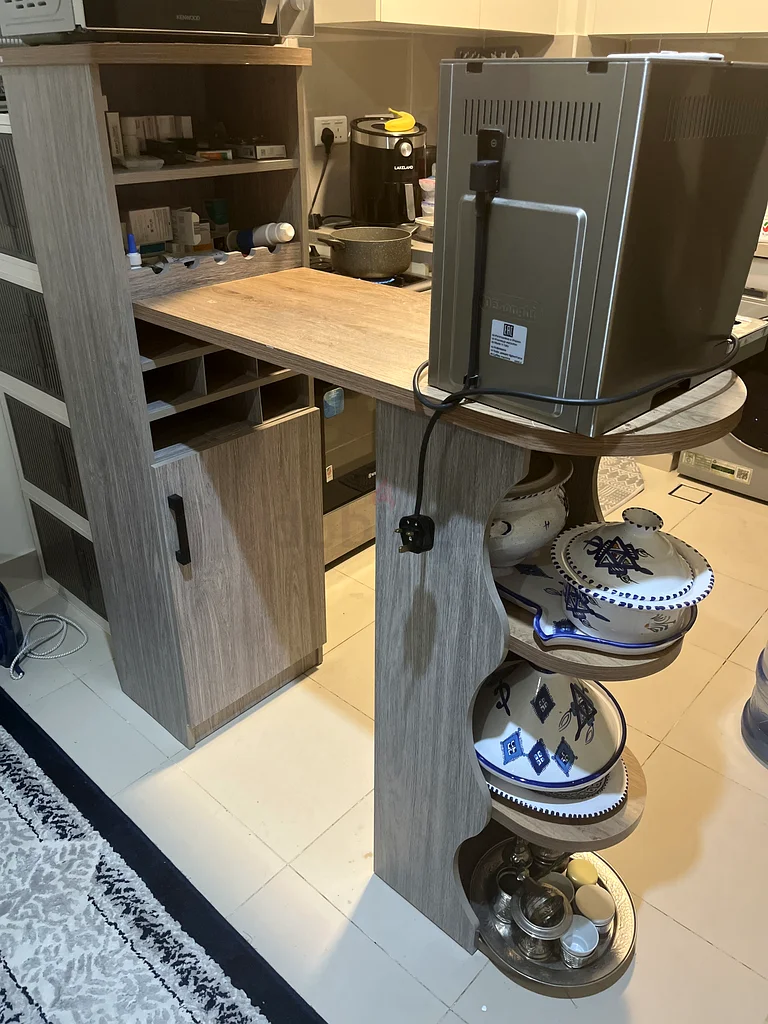 جزيرة مطبخ عصرية أنيقة مع إكسسوارات ومساحة تخزين63188648536834111