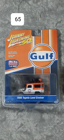 Collectible 1:64 Scale Johnny Lightning 1980 Gulf Toyota Land Cruiser