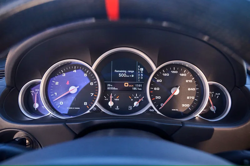 بورشه كايين توربو دكار 95763168968340354113