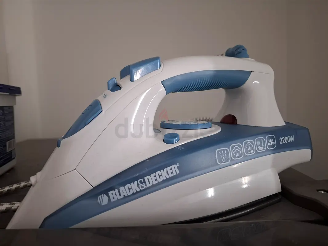 Iron with ironing table black and decker