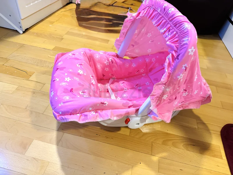 Adorable Baby Car Seat for Safe Travels!62929658971650114