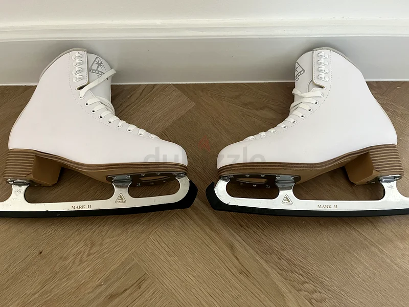 Iceskating shoes size 963247250558081112