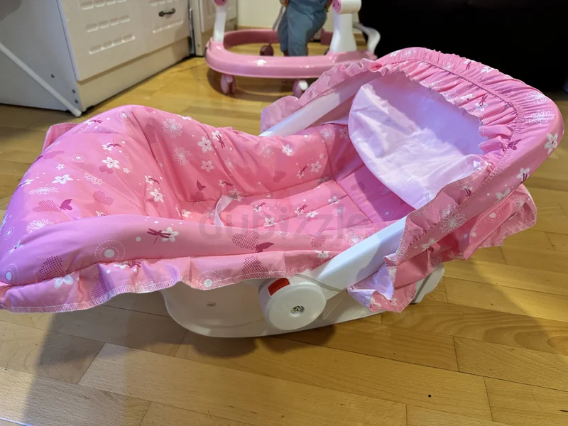 Adorable Baby Car Seat for Safe Travels!62929658971650113
