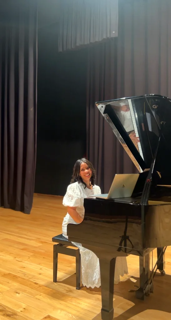 Musician (Singer, Pianist, Oboist)63443545015554112