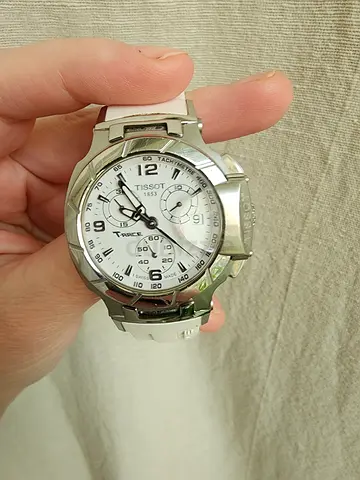 Stylish Tissot Womenss Watch - Perfect for Every Occasion!