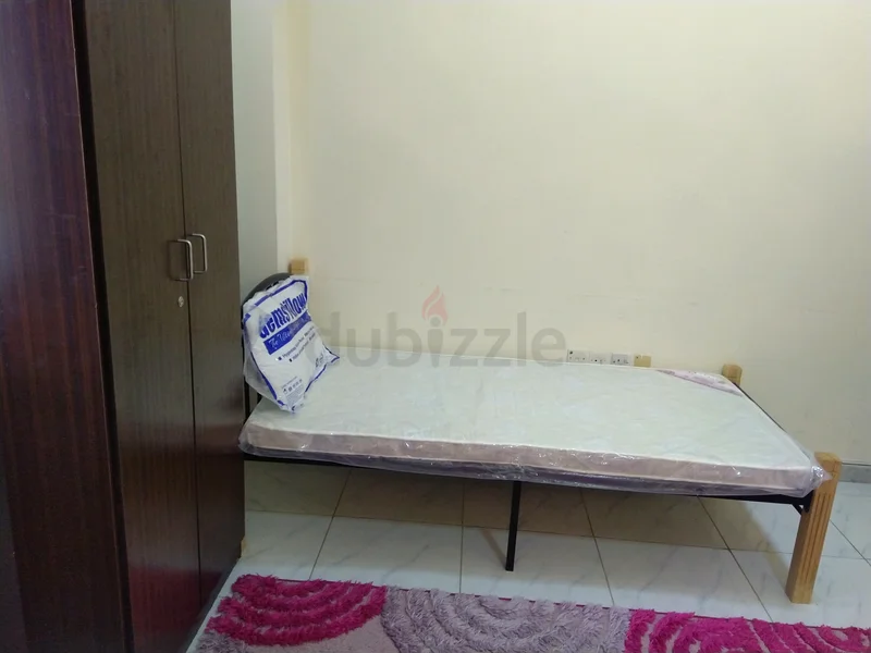 Fully Furnished luxury Bed-space available for Muslim executive bachelors with free parking solution63221841067393113