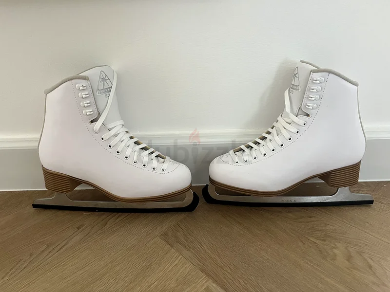 Iceskating shoes size 963247250558081113