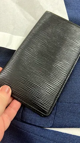 Louis vuitton bifold Epi leather wallet