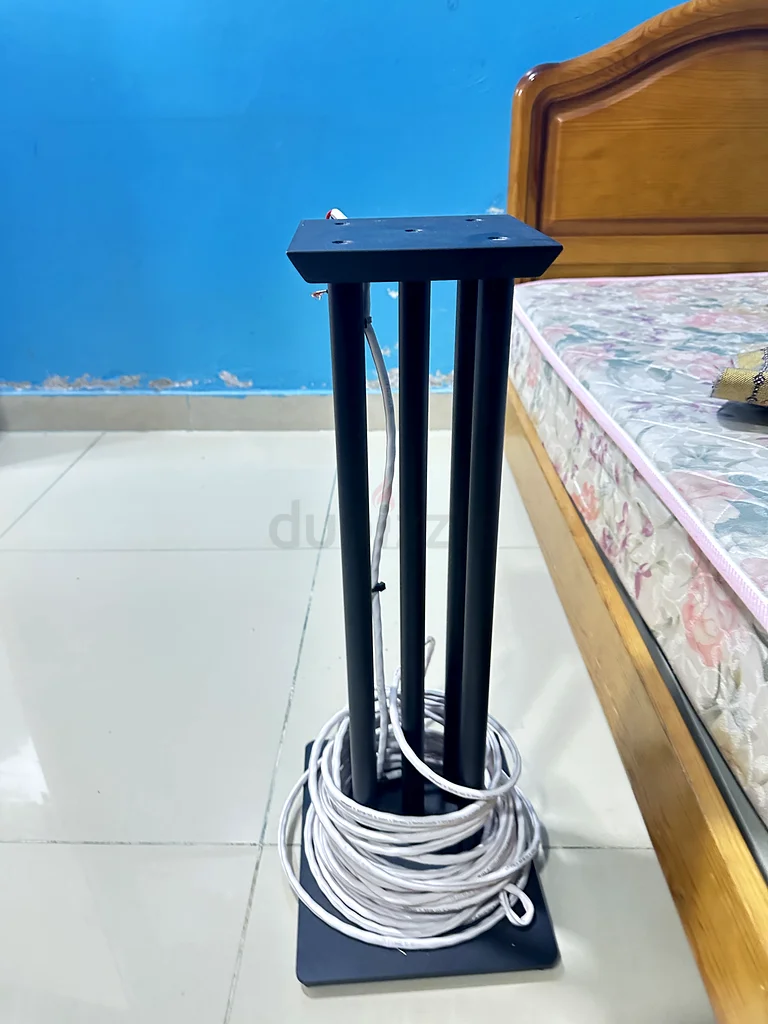 حوامل مكبرات صوت من علامة سوليدستيل، مستعملة لمدة شهر63264093584770111