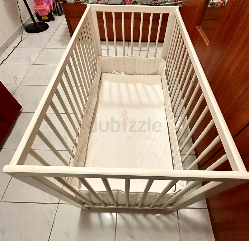 Baby cot with foam Mattress in perfect condition.63206878427010112