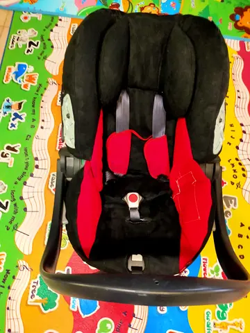 Mamas and papas infant car seat with base like new ONLY 70