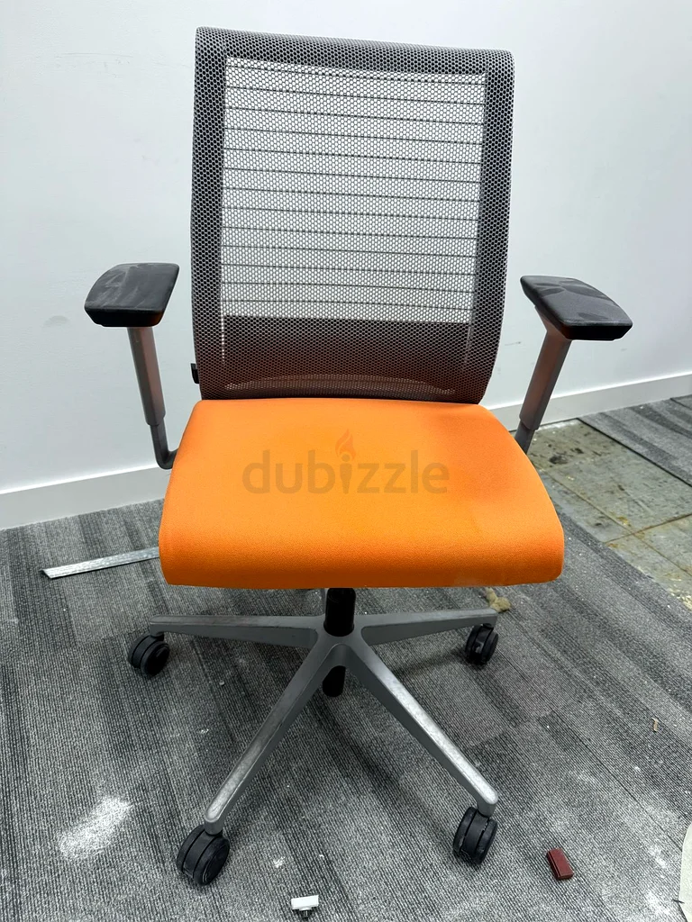 أبيع كرسي مكتب إرجونومي من شركة Steelcase63218317210627113