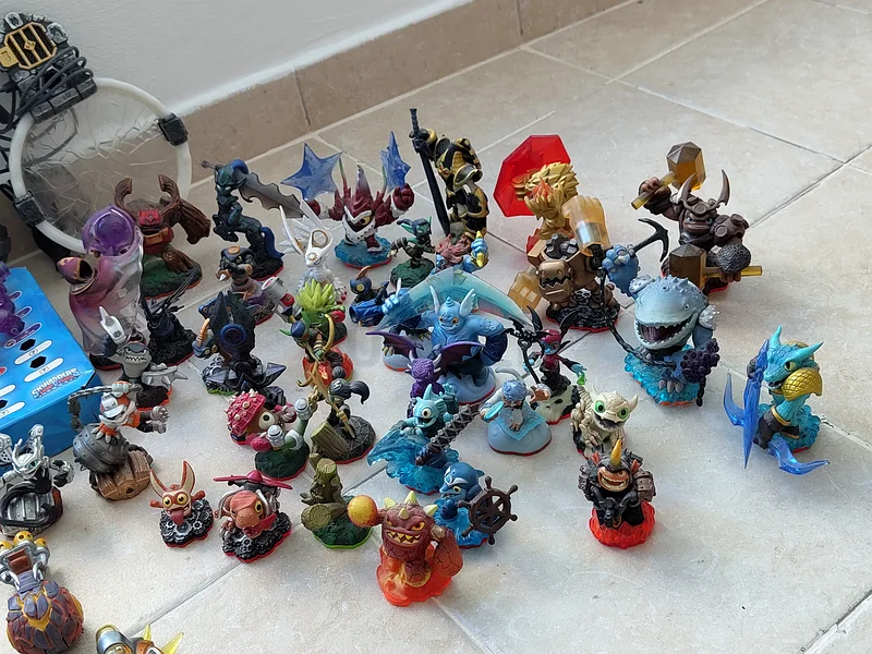 Skylanders figures for sale (whole/separate)63194106102915112